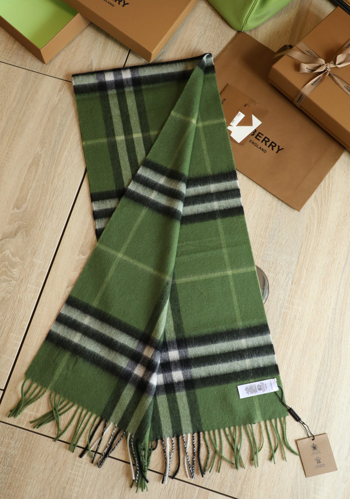 185ZR1WDE Stylish Winter Scarves