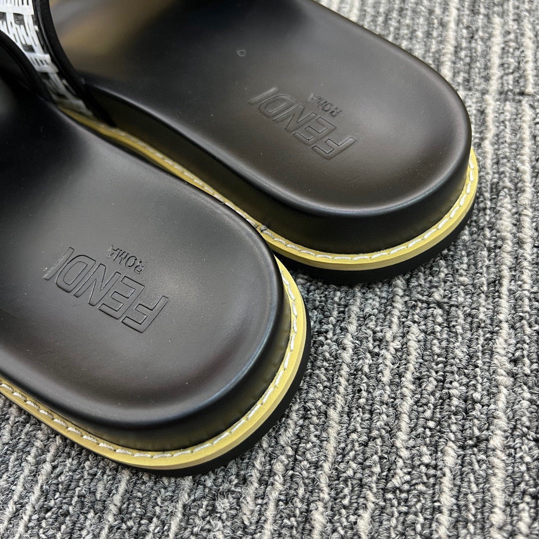 5XF104ZDE Stylish Slippers
