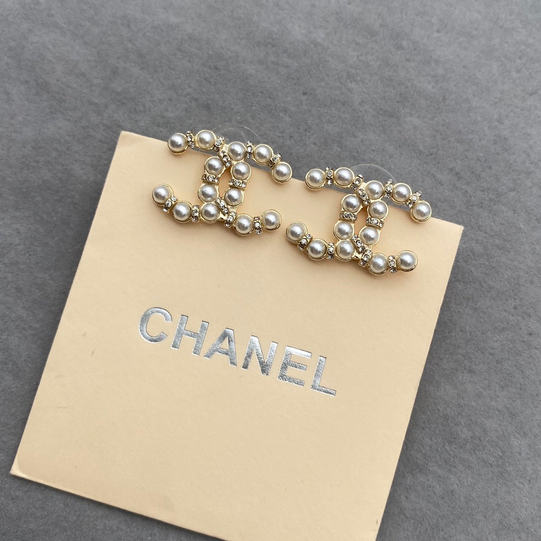 14C240EDE Stylish Earrings