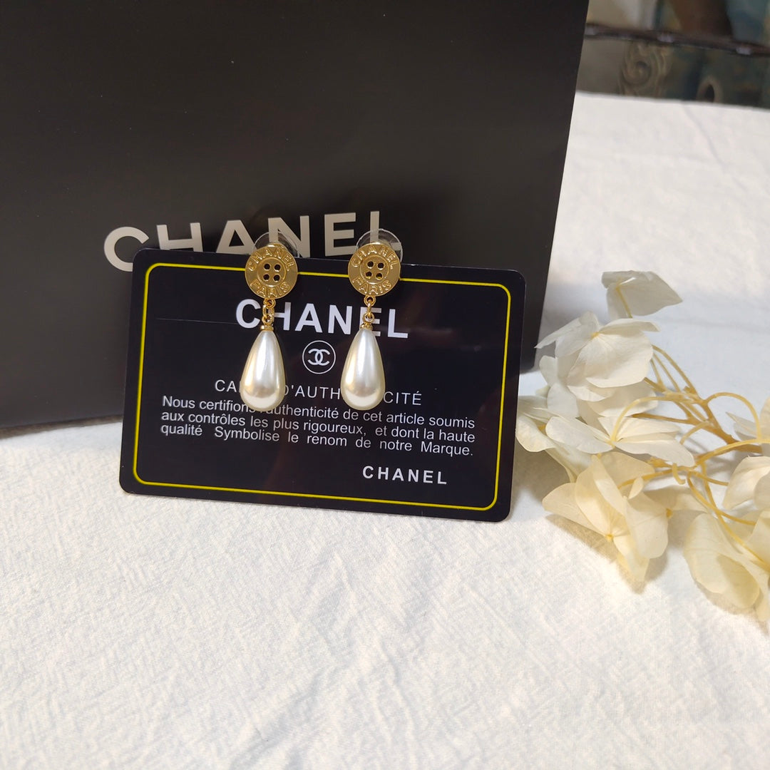 14C26EDE Stylish Earrings