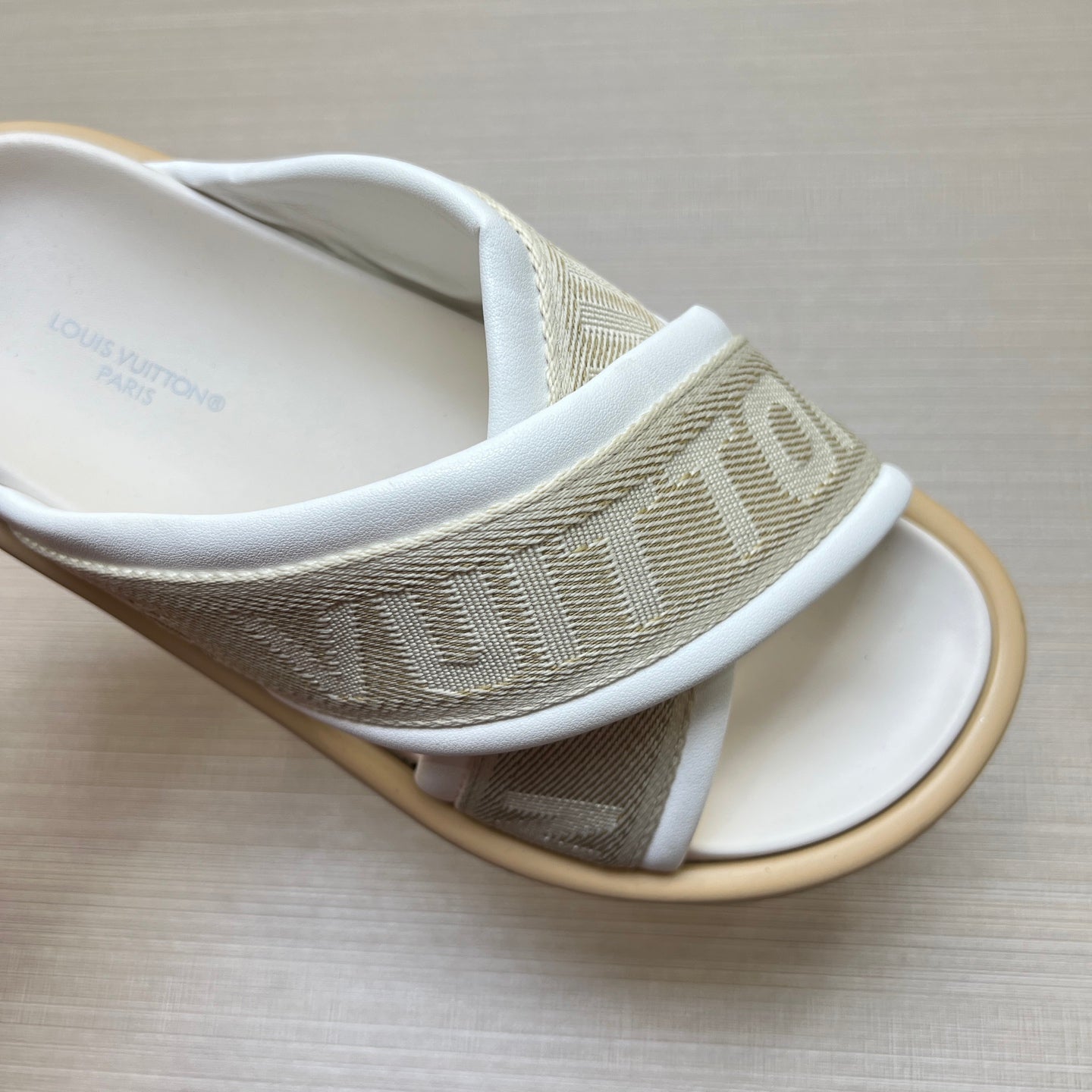 535ZE271ZDE Stylish Slippers