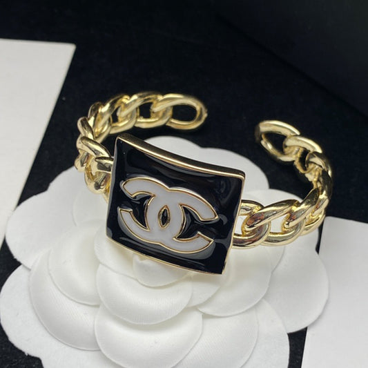 1XC567KDE Stylish bracelet