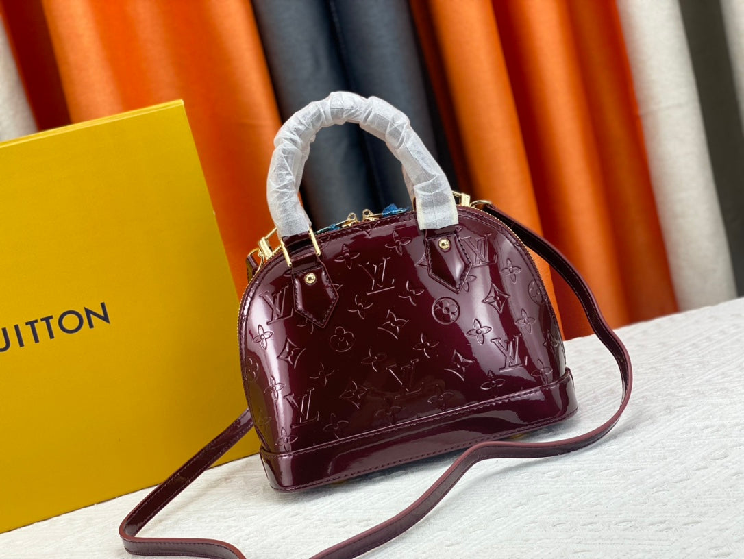165NE97BDE Stylish leather bag
