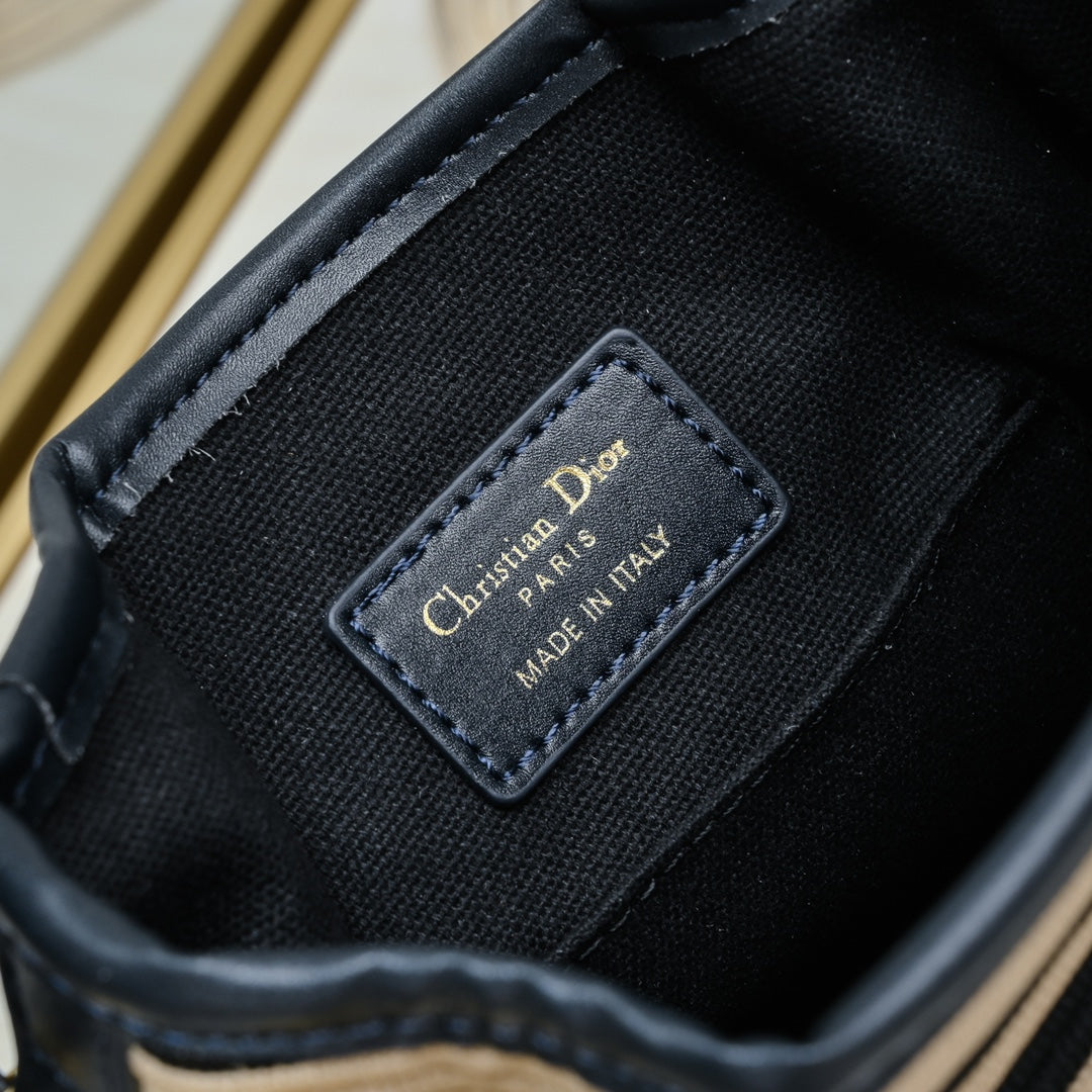 2XD370BDE Stylish leather bag 