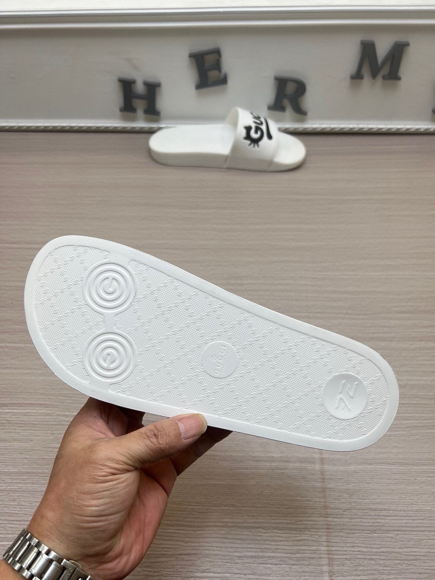 5LB220ZDE Stylish Slippers