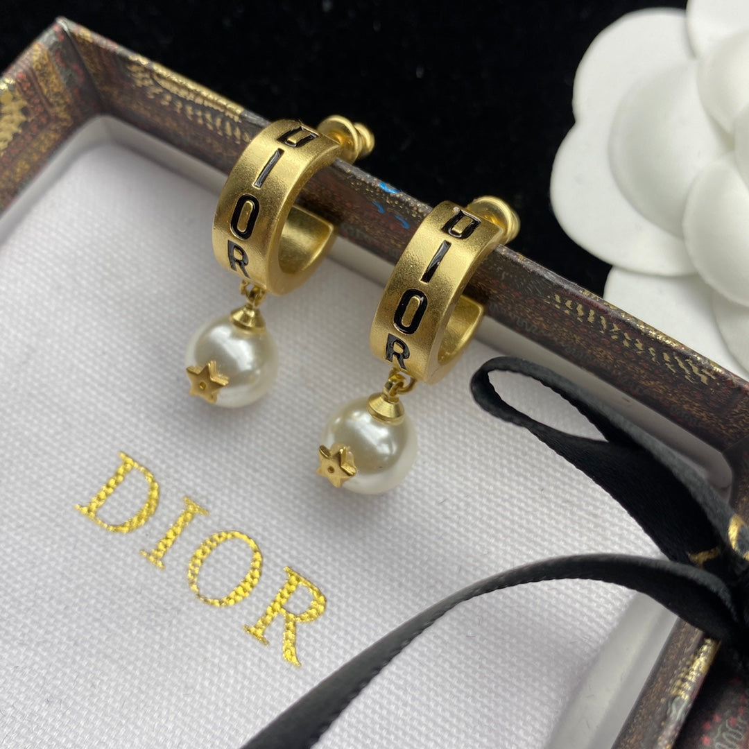 1YD193EDE Stylish Earrings