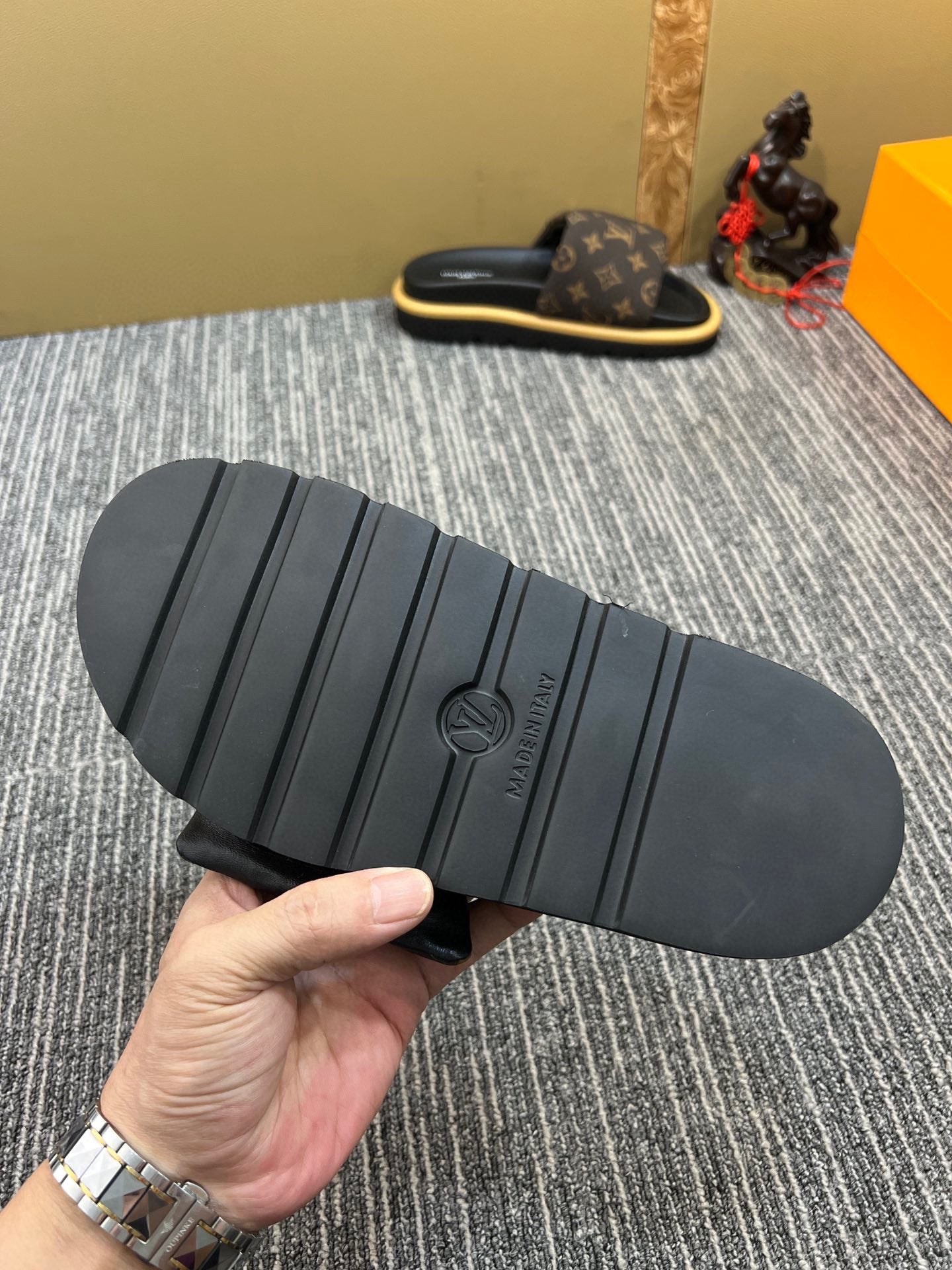 5XE118ZDE Stylish leather quality Slippers
