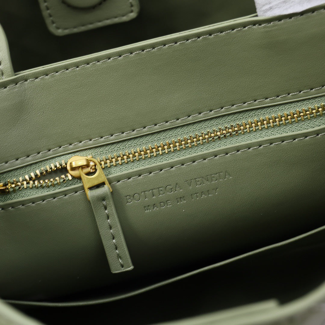 1XA81BDE Stylish leather bag