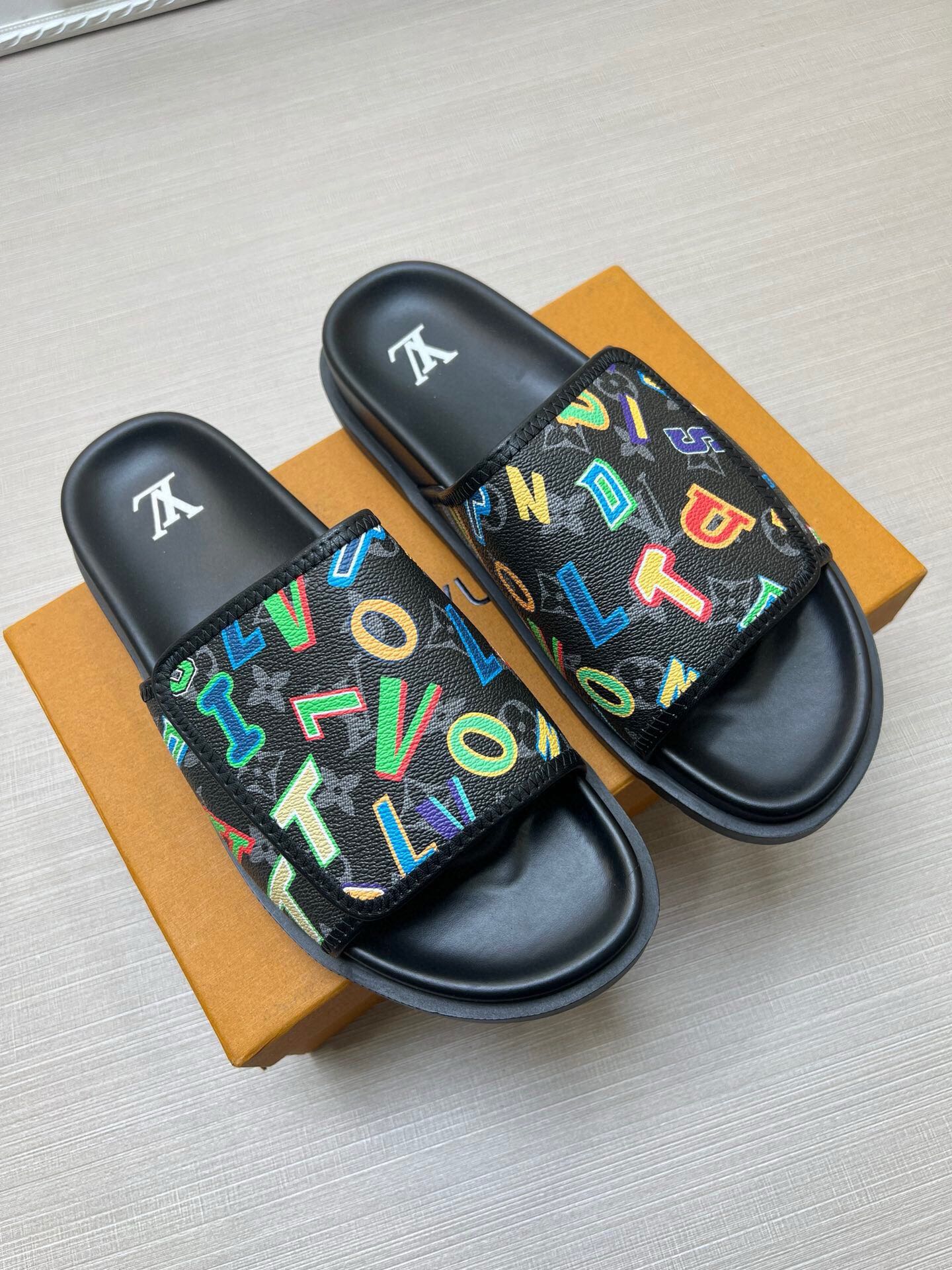 5WE247ZDE Stylish Slippers