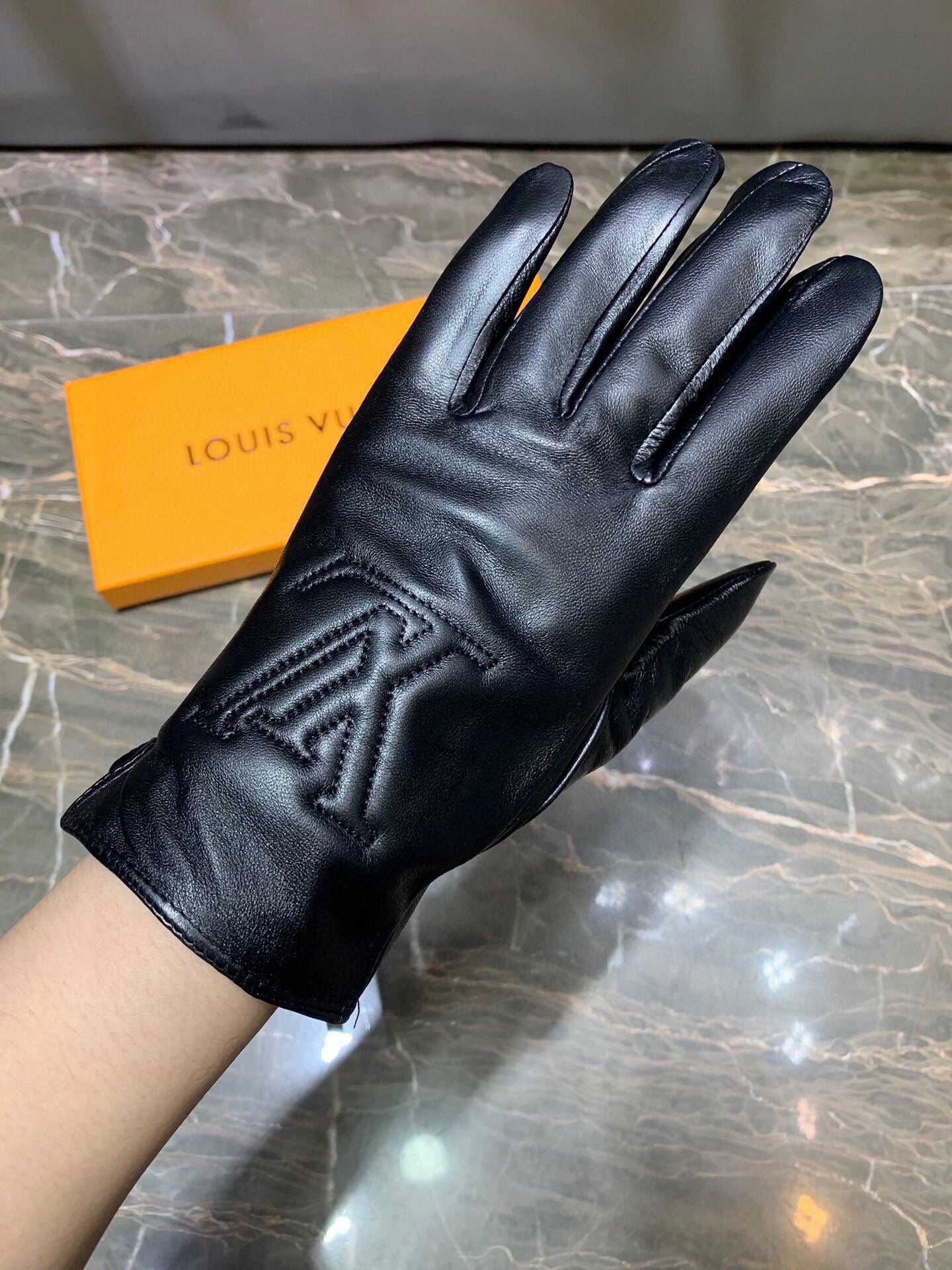 24E97SDE Stylish gloves