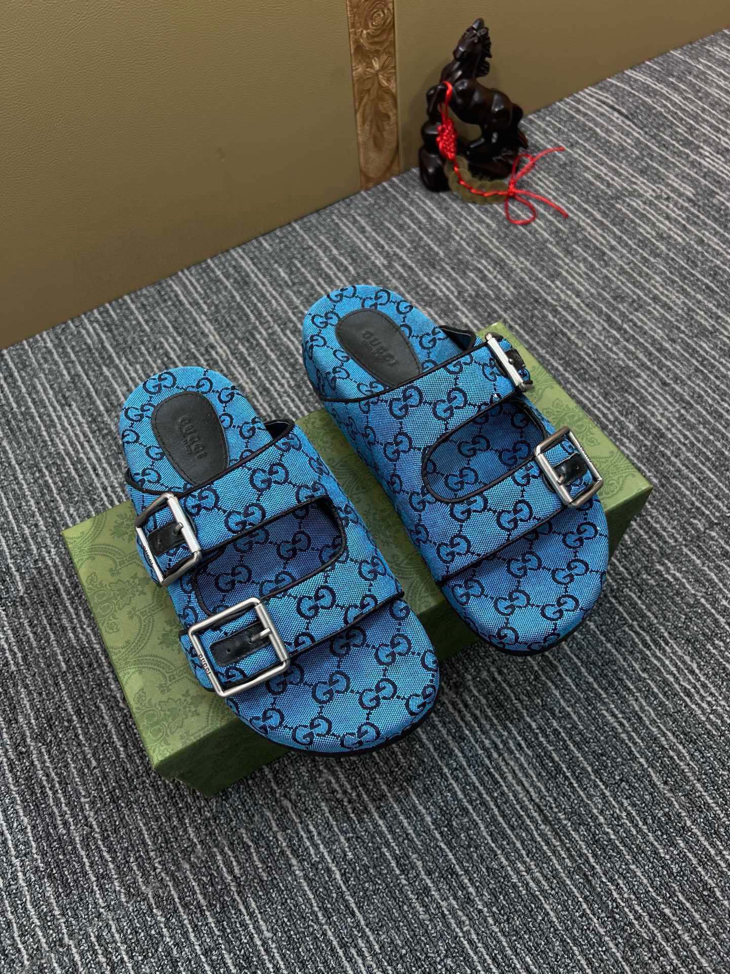 54B123ZDE Stylish slippers