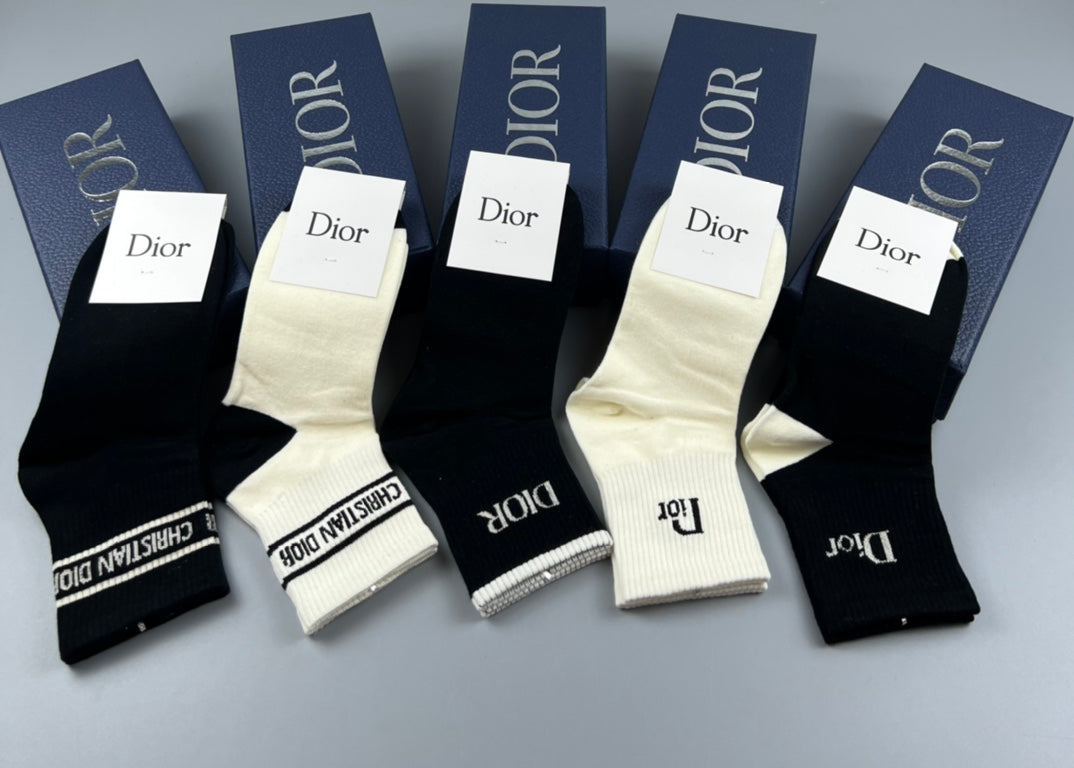 235QD68SDE Stylish socks(5 pairs )