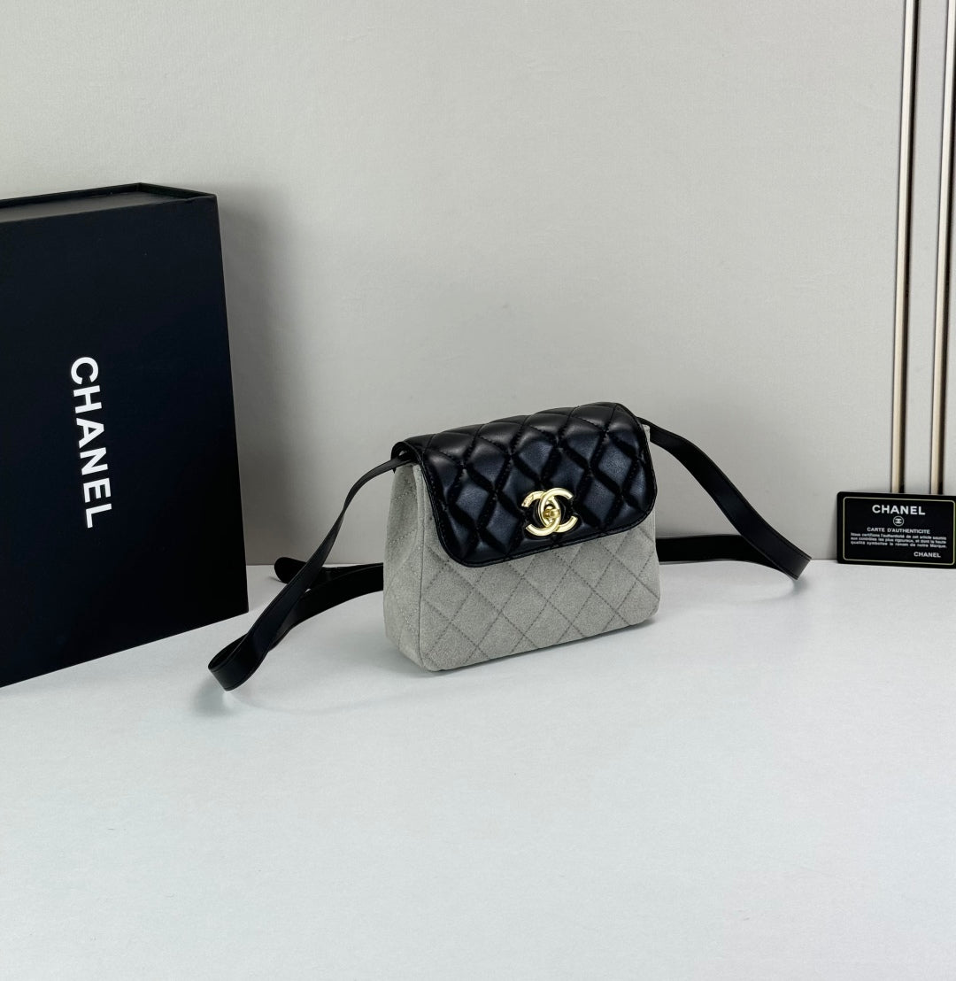 15RC62BDE Stylish leather bag