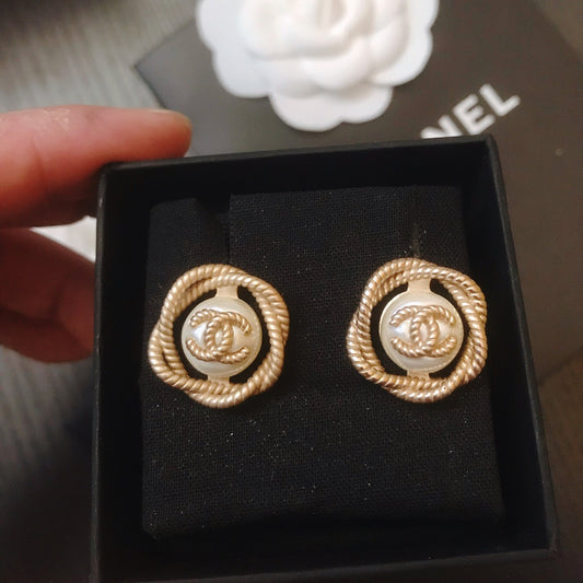 15QC9EDE Stylish Earrings