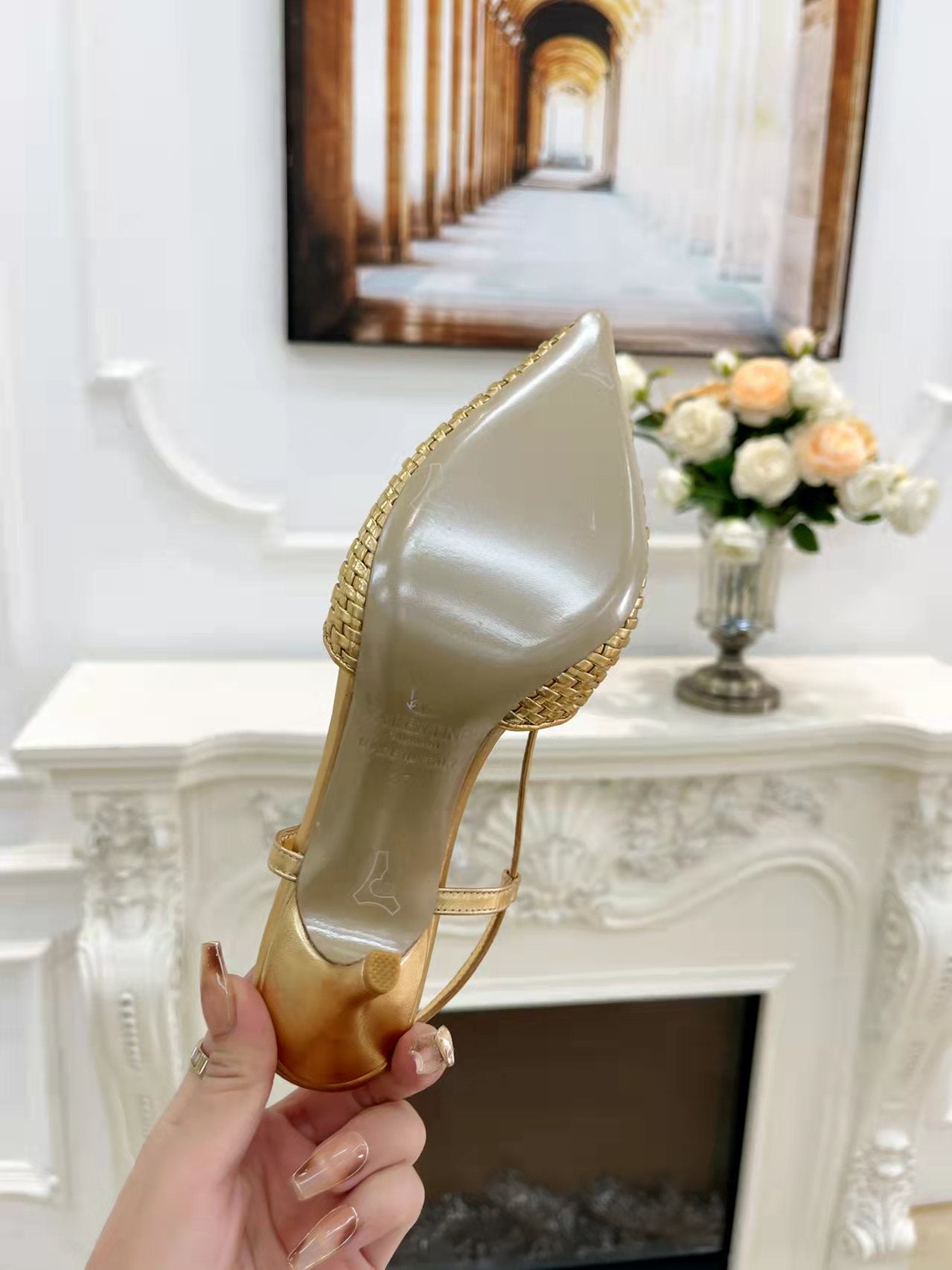 2YVL38ZDE Stylish leather  High heels