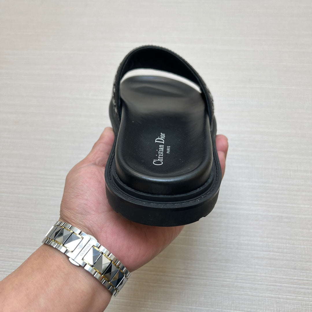 54D114ZDE Stylish slippers