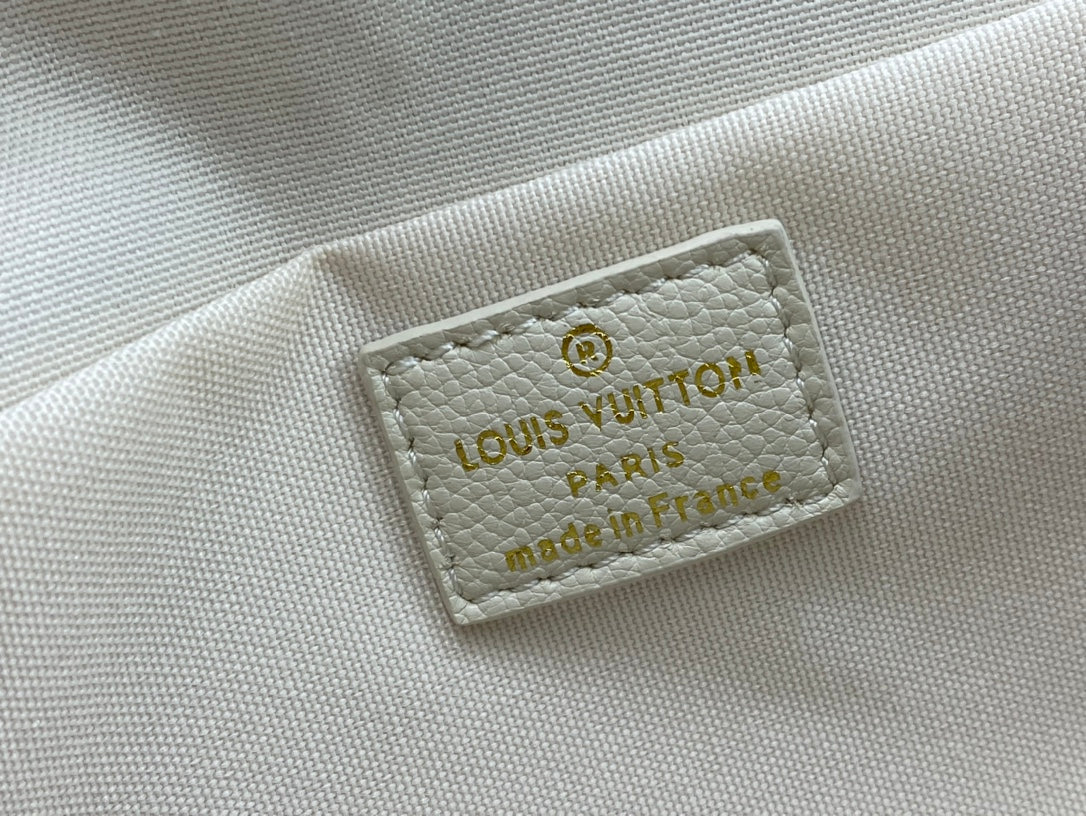 1XE173BDE Stylish leather bag 