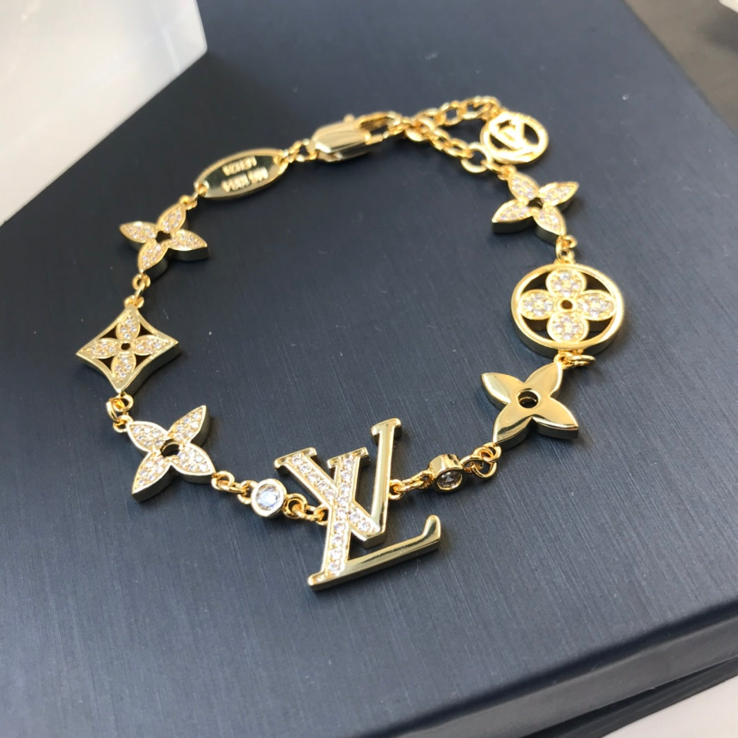 1E39EDE Stylish Bracelets