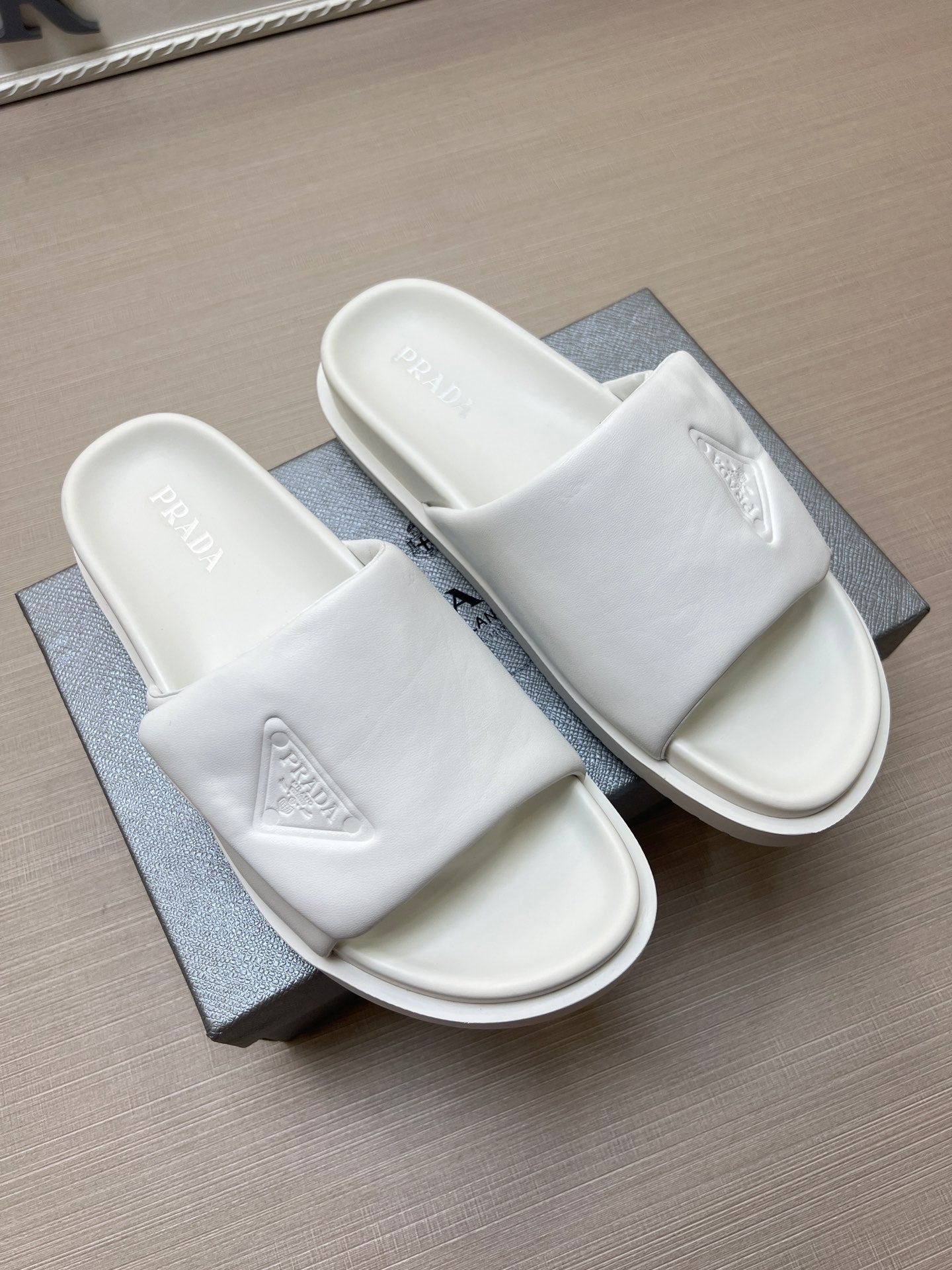 54PD7ZDE Stylish slippers