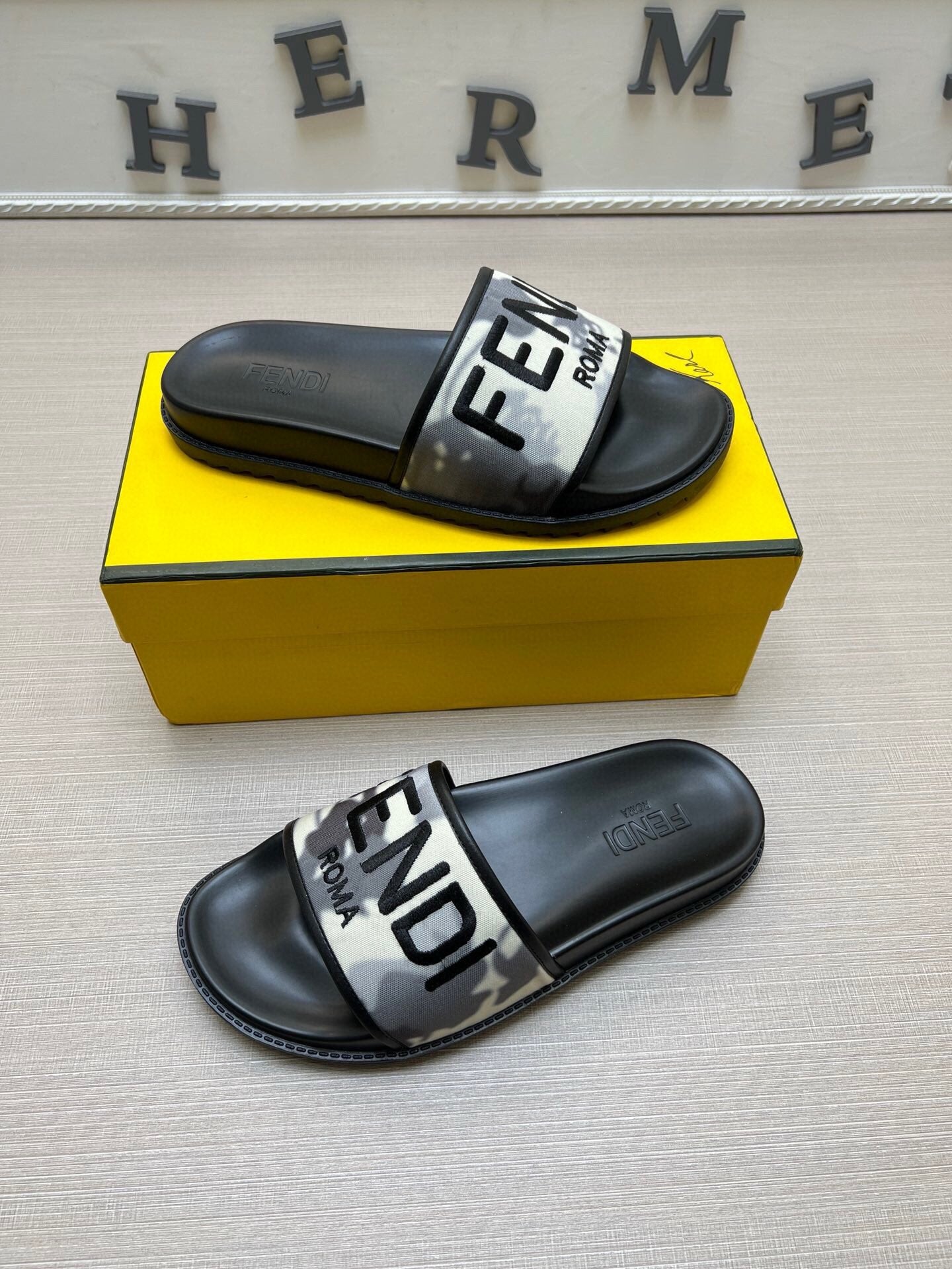 54F24ZDE Stylish slippers