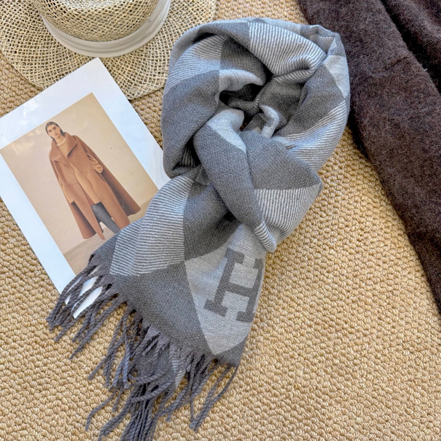 185ZH36WDE Stylish Winter Scarves