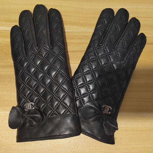 24C79SDE Stylish gloves