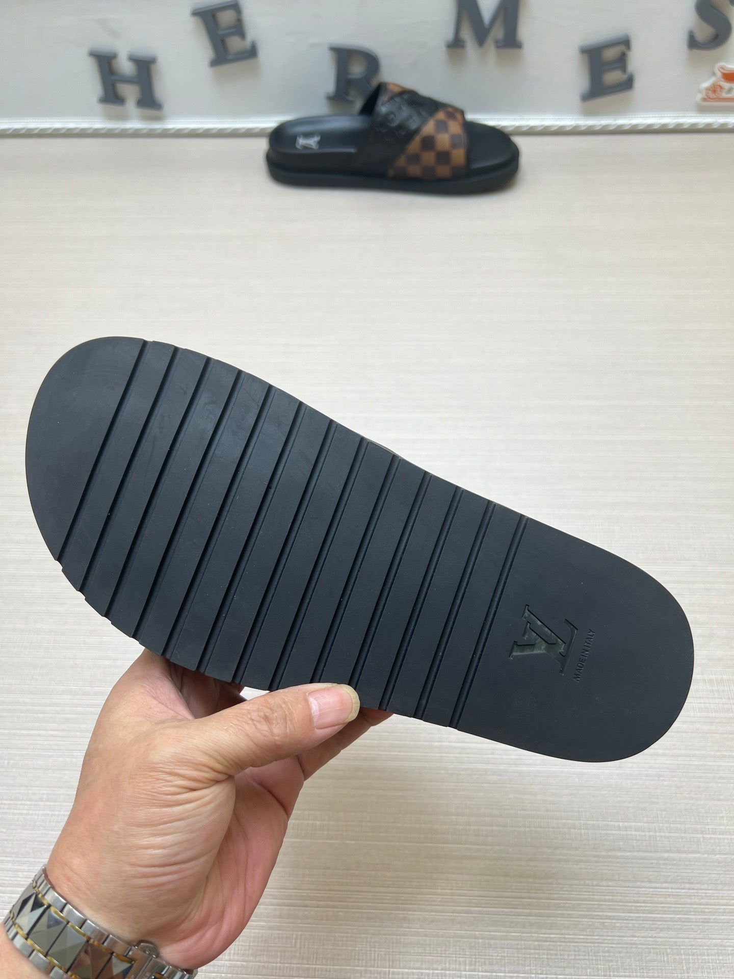 54E2ZDE Stylish slippers