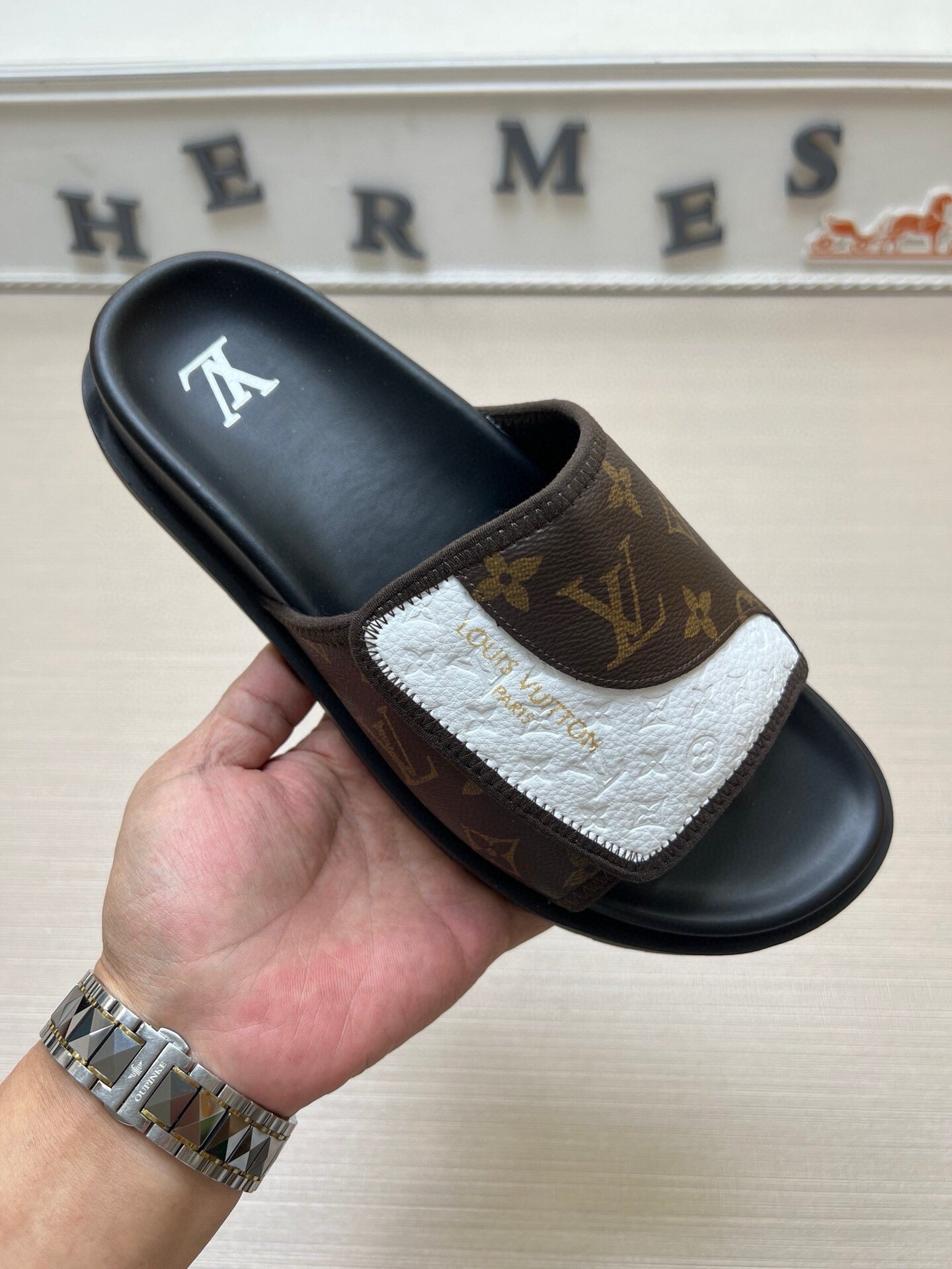 5WE250ZDE Stylish Slippers