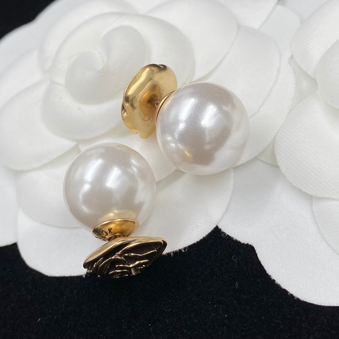 1YD232EDE Stylish Earrings