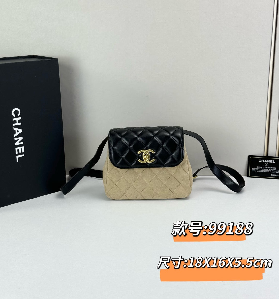 15RC62BDE Stylish leather bag