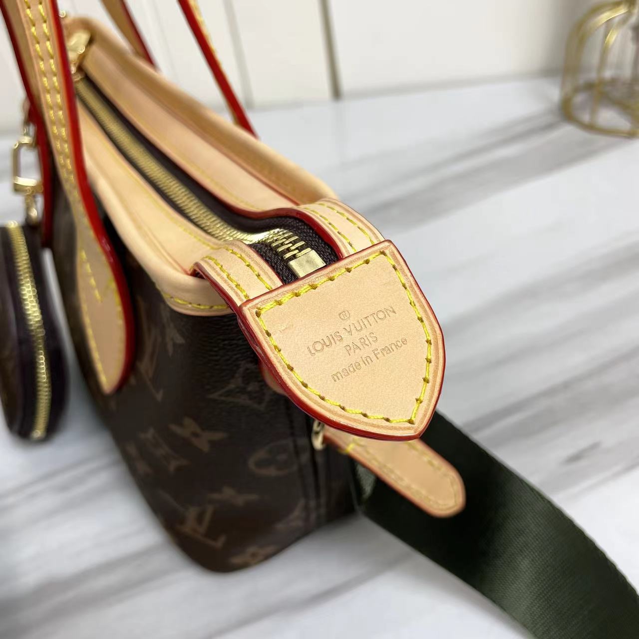 2XE85BDE Stylish leather bag 