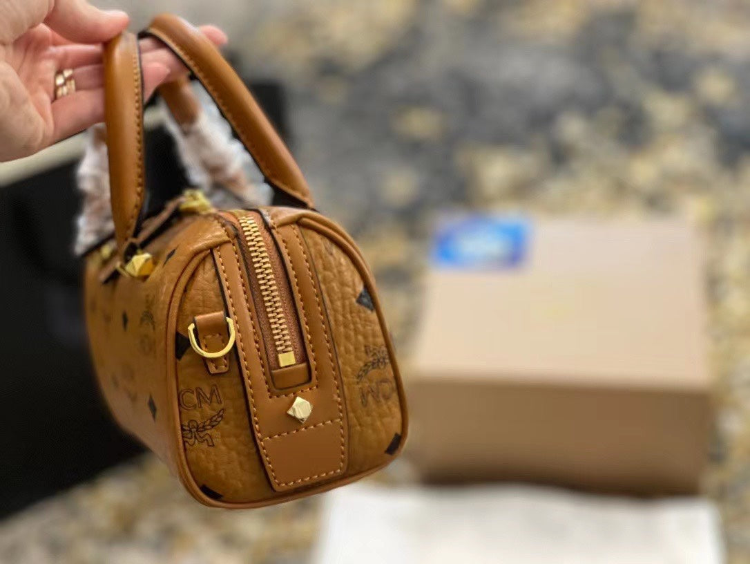 2XE142BDE Stylish leather bag 