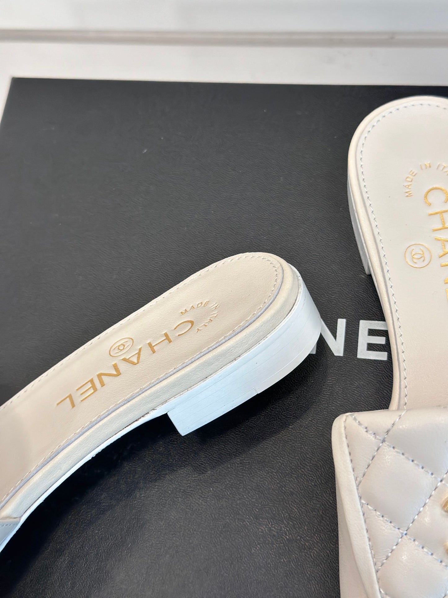 1ZC245ZDE Stylish Slippers