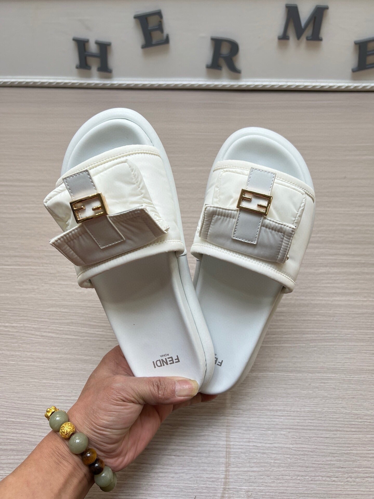 54F125ZDE Stylish slippers