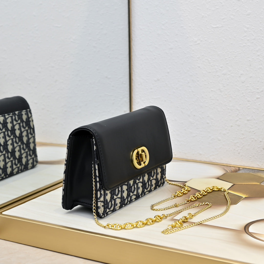 2WD2BDE Stylish leather bag