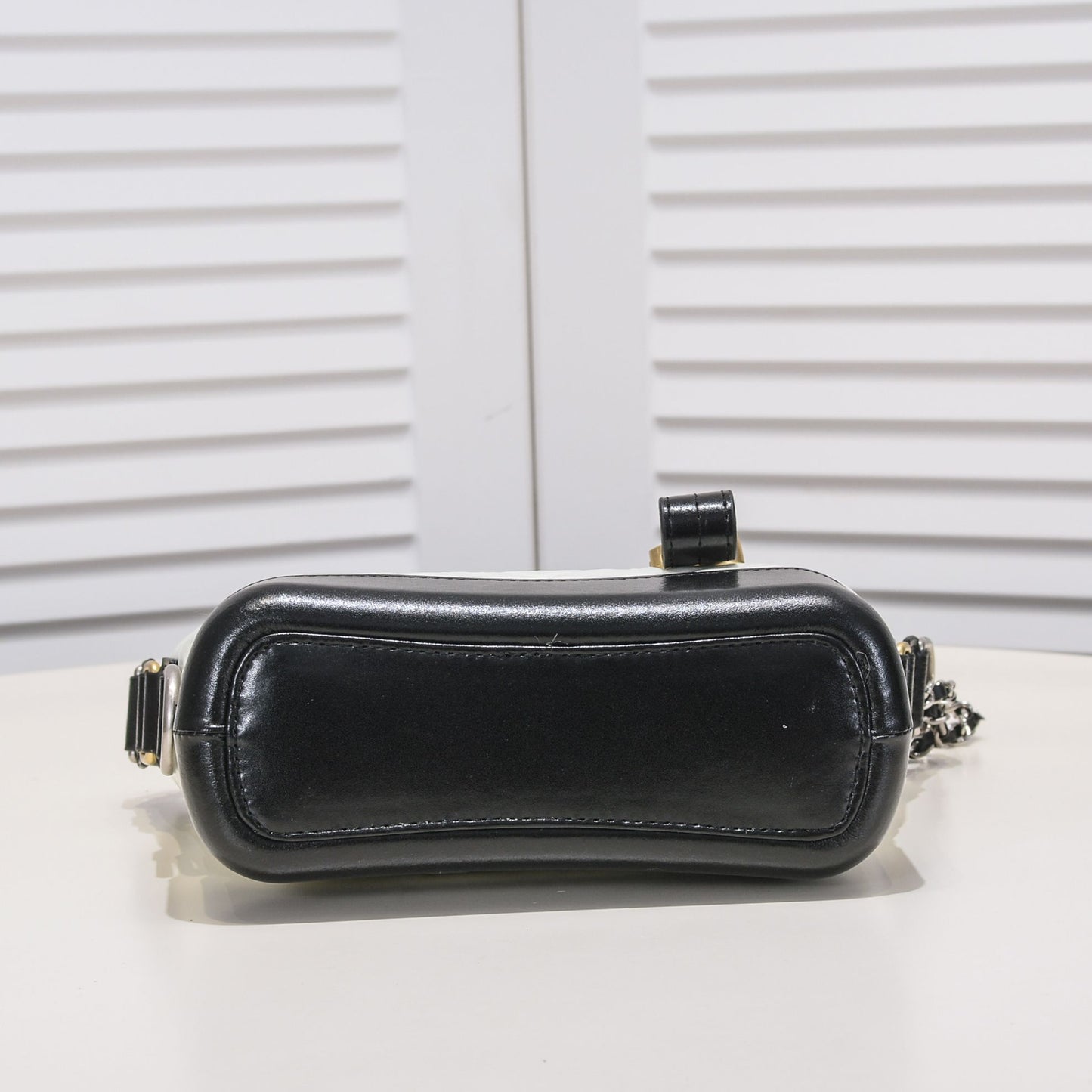 1XC261BDE Stylish leather bag 