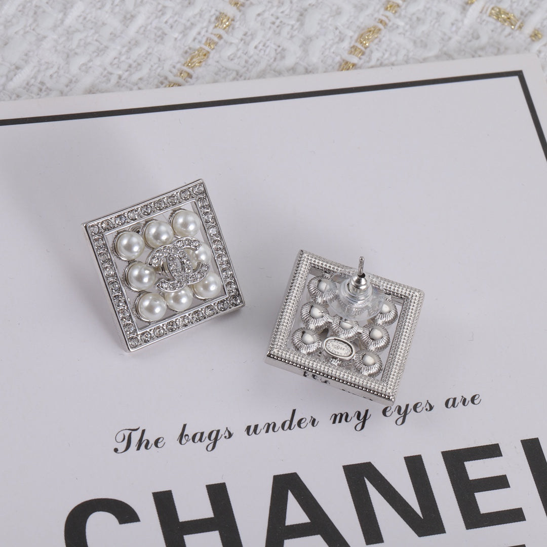14C376EDE Stylish Earrings