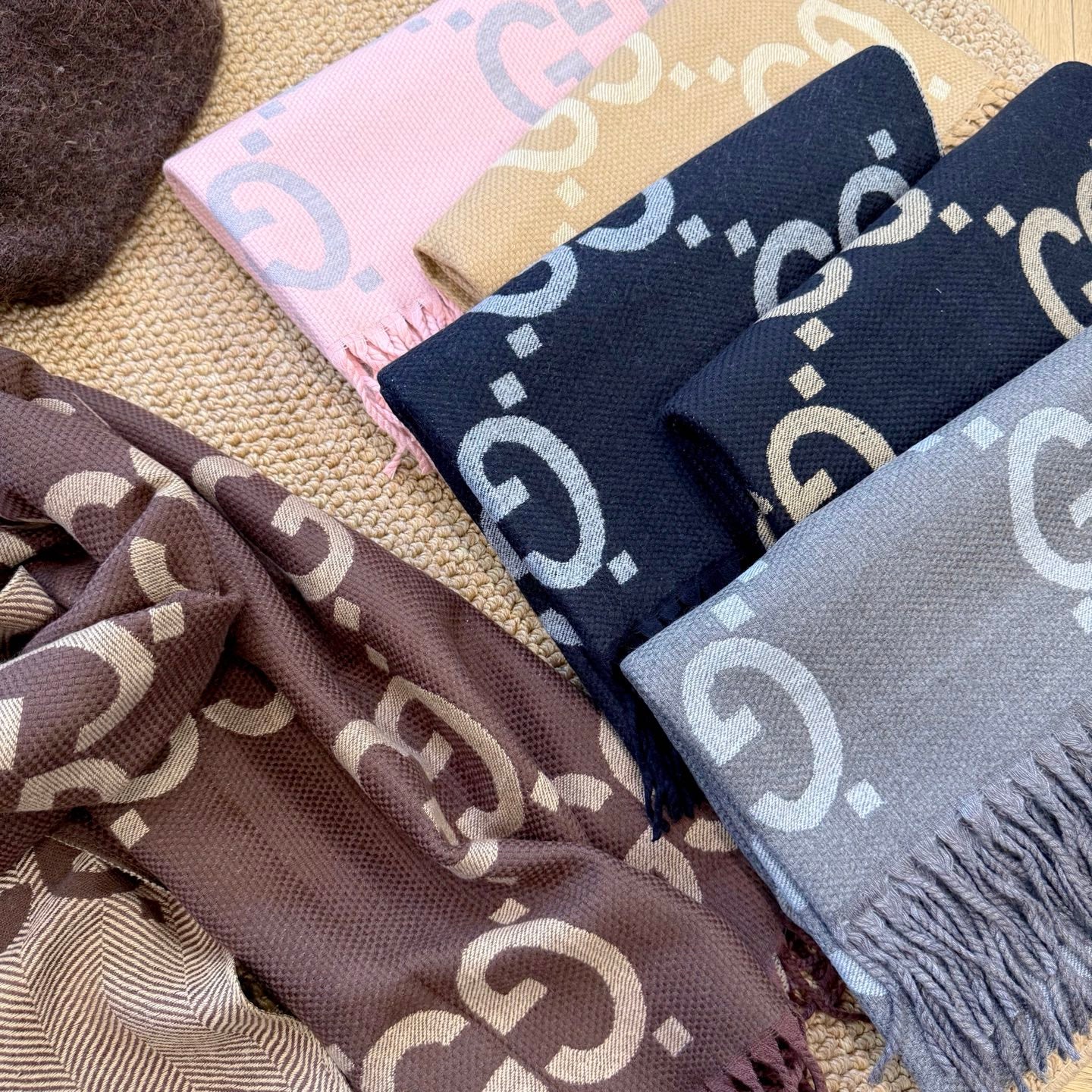 185ZB38WDE Stylish Winter Scarves