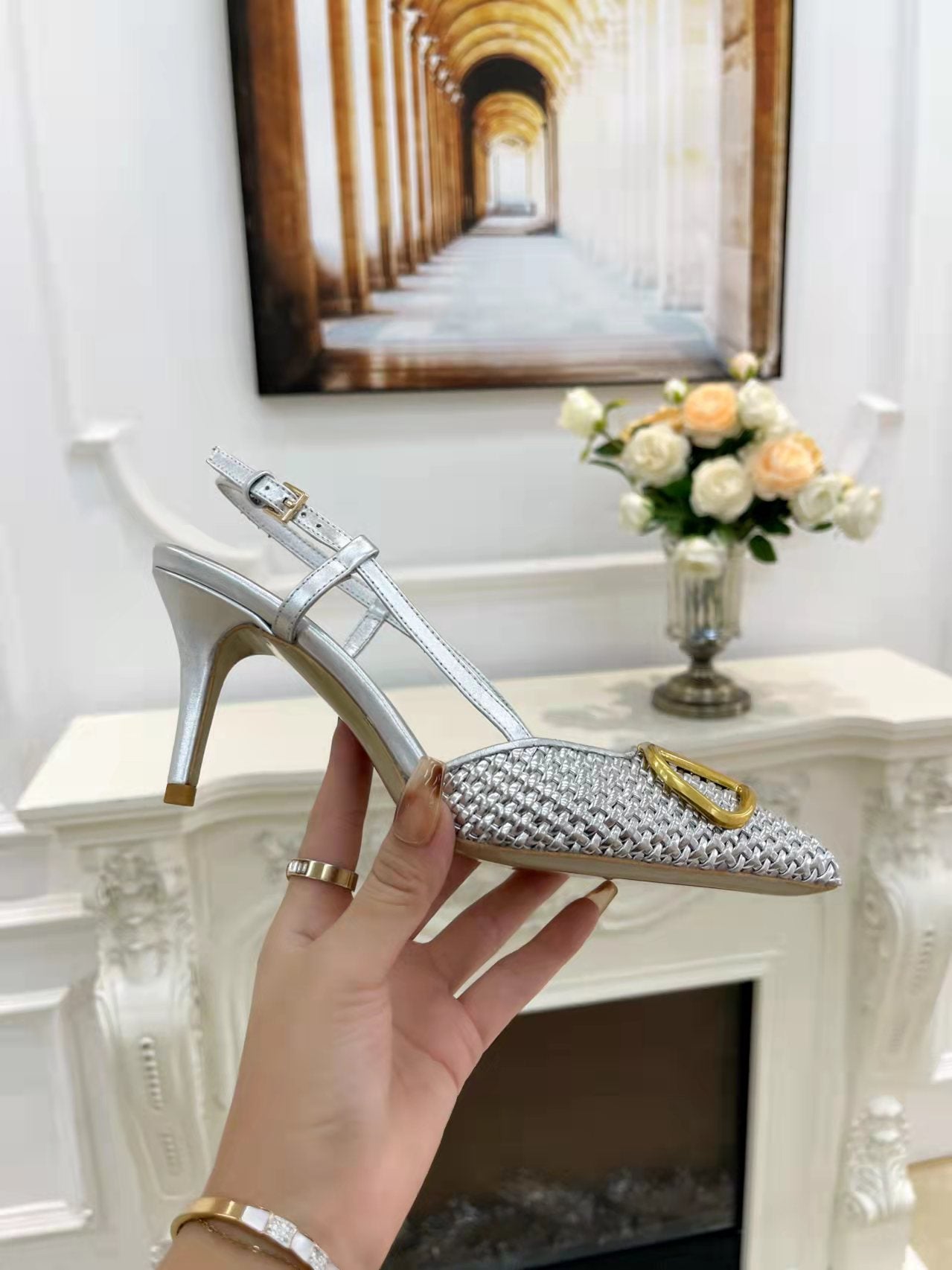 2YVL38ZDE Stylish leather  High heels