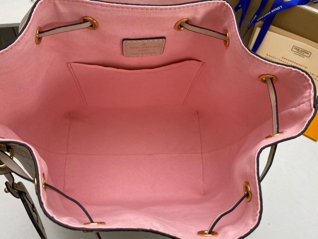 2XE37BDE Stylish leather bag 