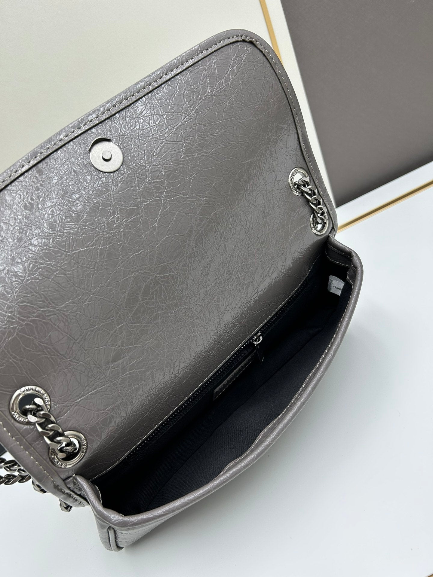 1XB460BDE Stylish leather bag