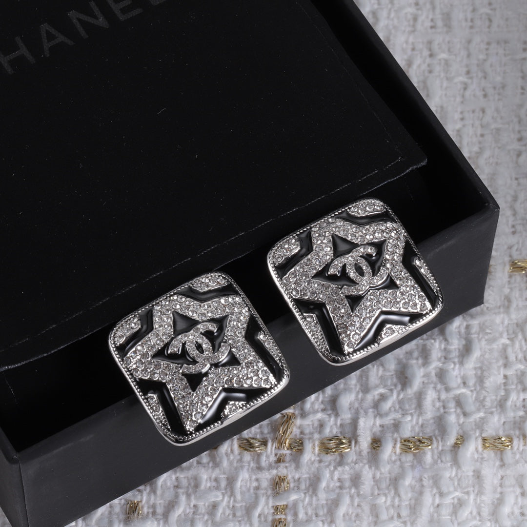 14C268EDE Stylish Earrings