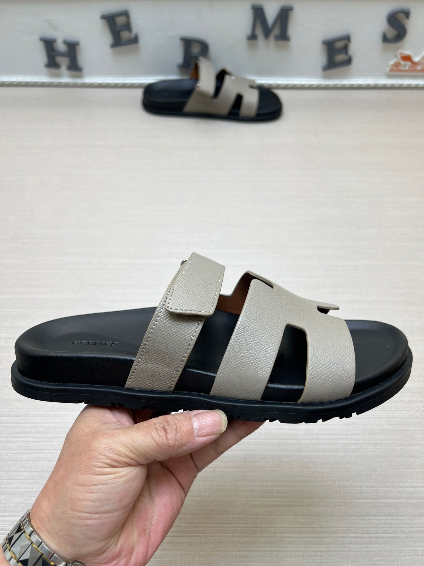 54H1ZDE Stylish slippers