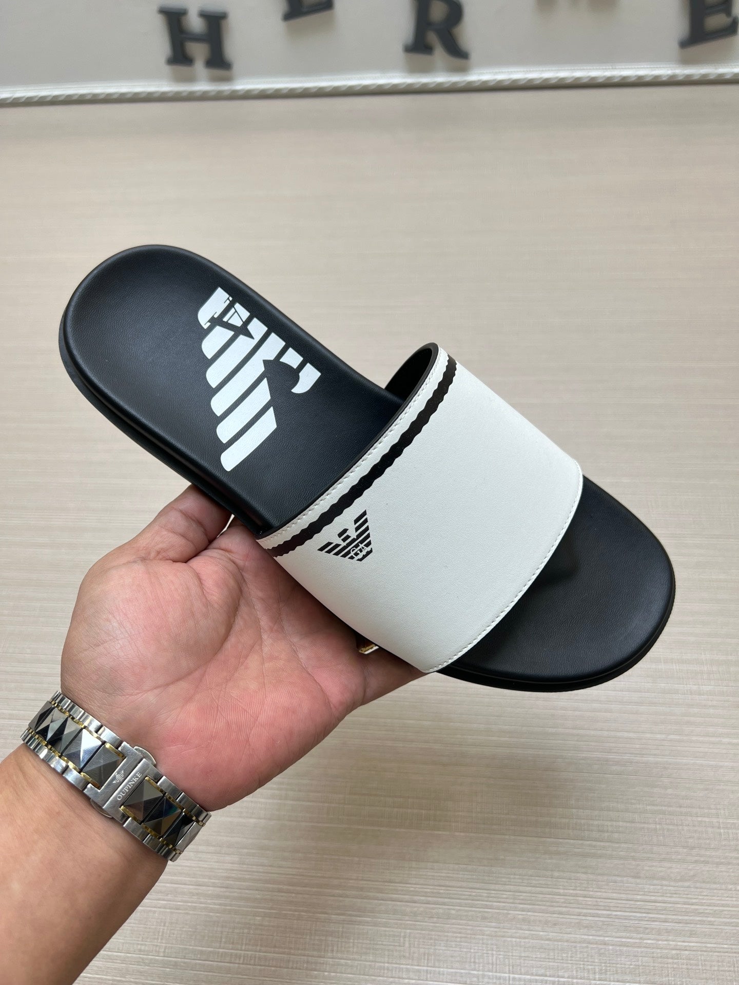 54A103ZDE Stylish slippers