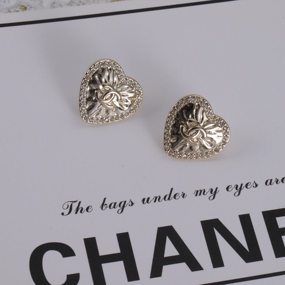 14C13EDE Stylish Earrings
