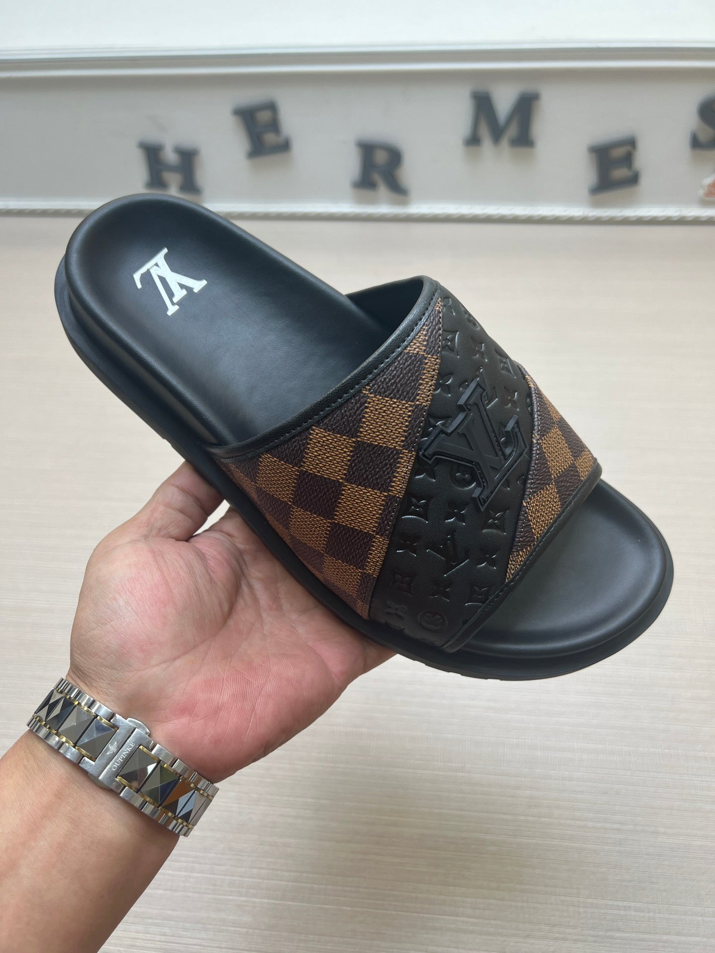 54E2ZDE Stylish slippers