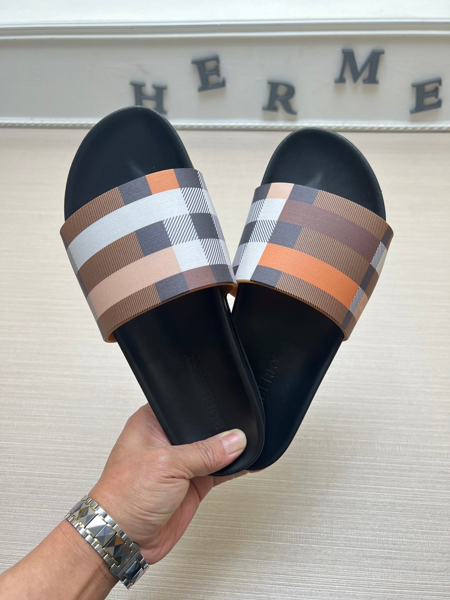 54R119ZDE Stylish slippers