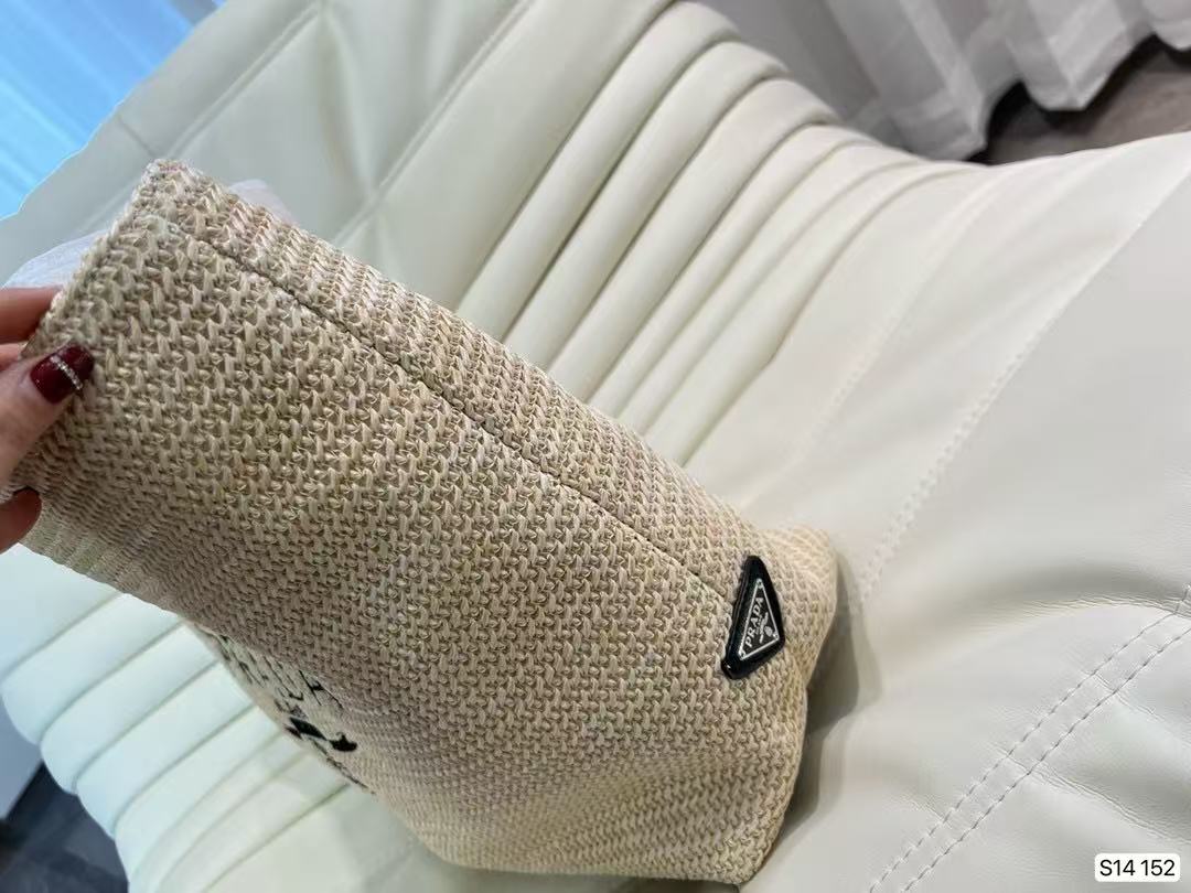 155NPD3BDE Stylish Woven bag