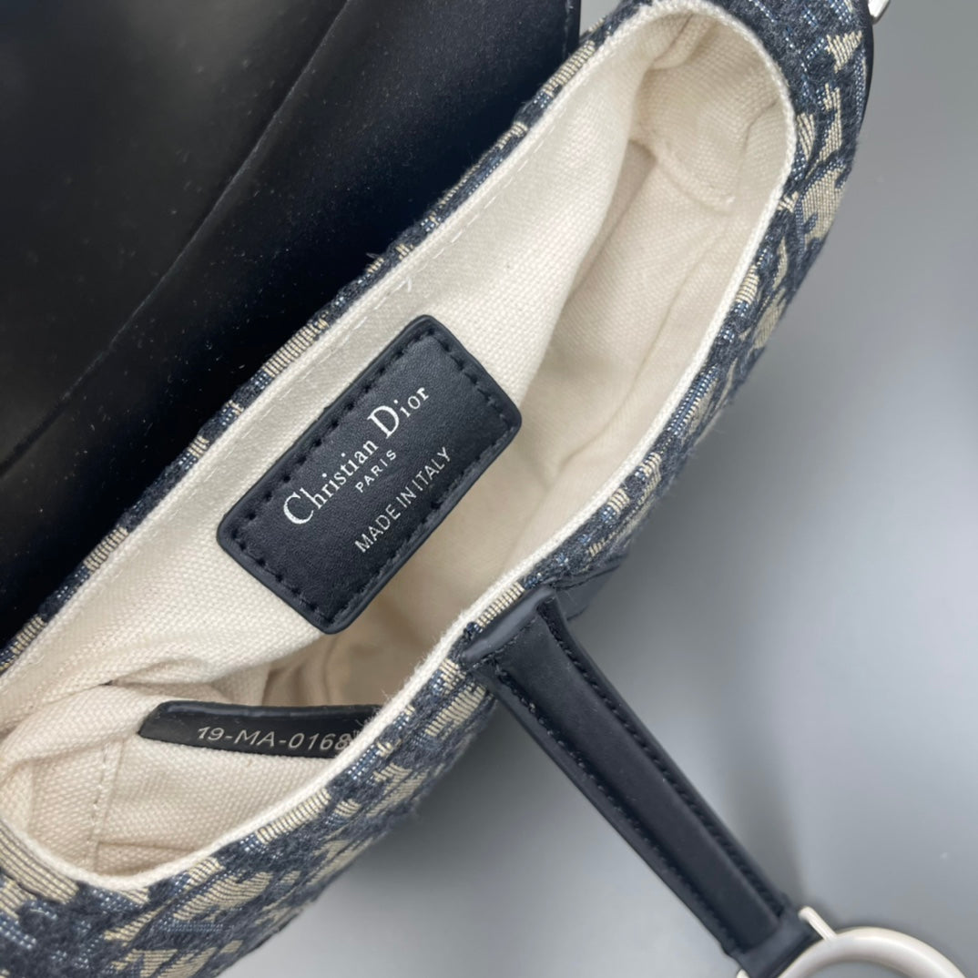 1WD90BDE Stylish leather bag