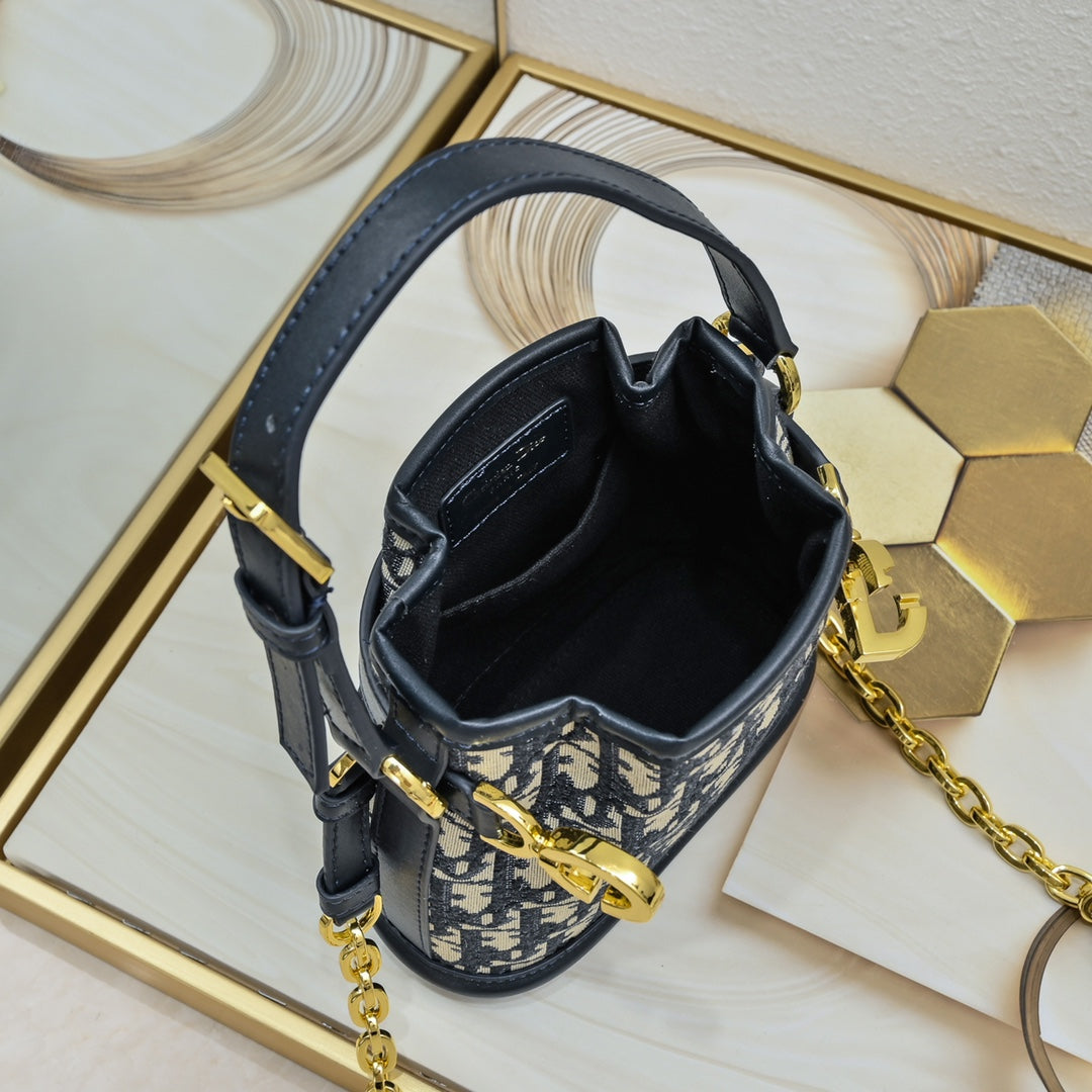 2XD370BDE Stylish leather bag 